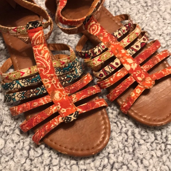 Cute and fun sandals! - Picture 2 of 6